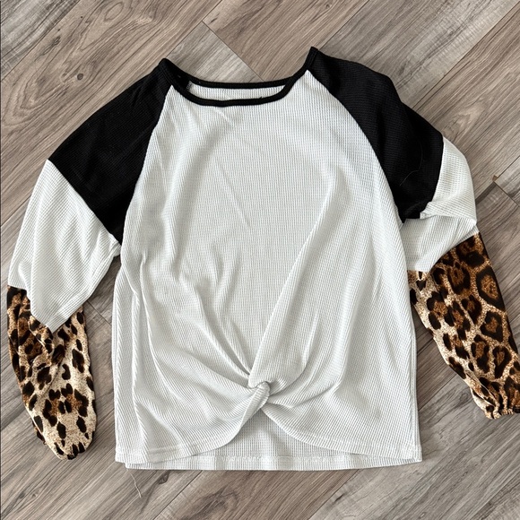 Tops - Stylish Black and White Leopard Sleeve Women's Top